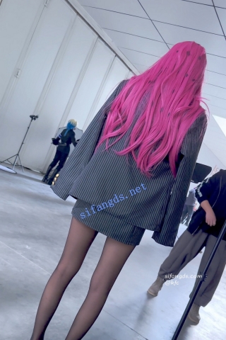 trump1261【KFC】身材极品的COSER约拍·超短裙黑丝高跟·白内露在外面