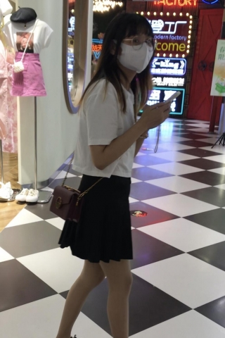 TK413-原创 投稿 短裙薄丝眼镜妹子开闪