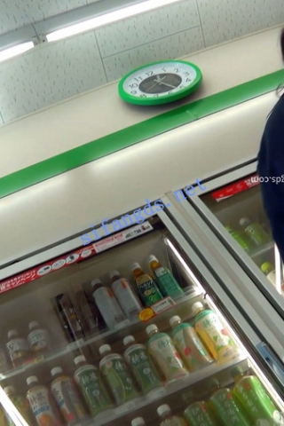 【日产精选】059商场抄底三位制服jk。坐栏杆裙子被掀起