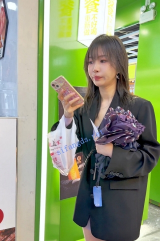 trump1205【KFC】白领少妇下班买奶茶·光腿包臀裙白色内内前后CD