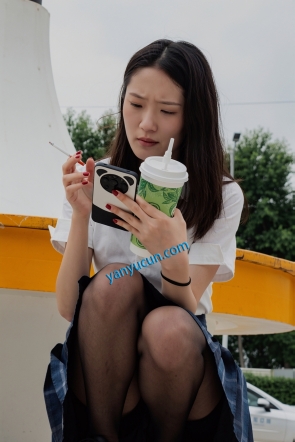 XM482黑色JK小姐姐和闺蜜逛街买东西，白色内