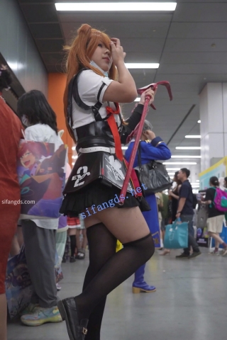 【xxn-250】战斗服小姐姐看表演..跟着音乐扭动肉臀花窄内