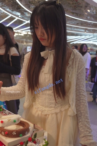 (BC-AA-573)蕾丝公主裙小姐姐弯腰..无痕内贴镜头上楼梯CD