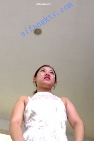 kc148（空城原创）在手机店修手机的丰满少妇，里面是微透白N