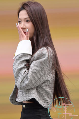 街拍极品黑丝美女