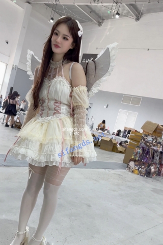 trump1145【KFC】天使洛丽塔萌妹·白丝黑内坐镜头·闺蜜助攻劝说坐镜头