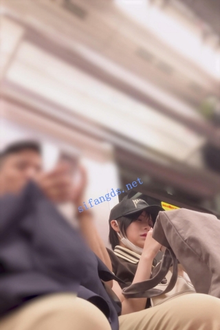 【日产精选】020地铁CD三部丁字裤。反差短发美女骚丁侧露