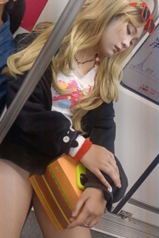 ct032【独家原创】丰满cos妹子被久mo到高chao，却假装睡着