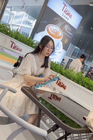 trump1414【KFC】两部学生妹短片小合集·白色窄内和粉色内内前后CD