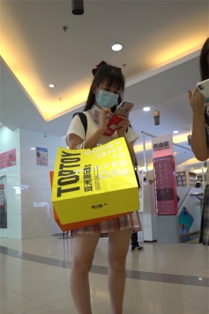 【YZWCD】YC486粉色jk小姐姐弯腰！白底漫画N特写拍摄！