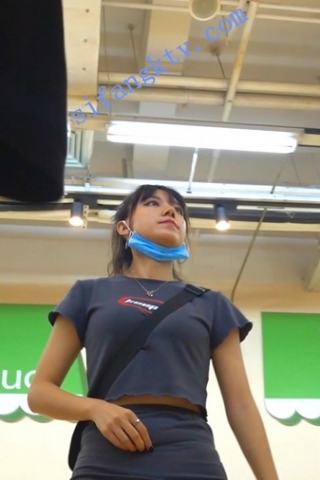 kc93（空城原创）商场里精致漂亮的灰包裙妹子，里面是白窄N