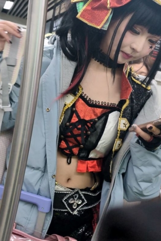 ct043【独家原创】小mo露胸露脐黑带网袜有秘密的cos美女的大长腿