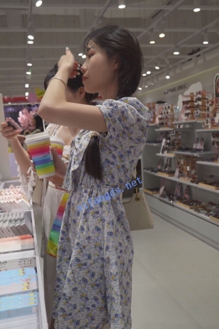 (BC-AA-514)文具店抄底花裙小姐姐..波浪边花内中间湿了