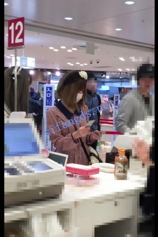 【日产精选】030超市CD两位lo裙美女。干净内裤开闪拍