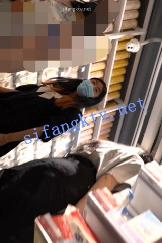 kc781（空城原创）和朋友逛商场的黑裙妹子，米白NN