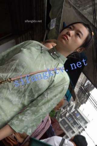 kc850（空城原创）陪家人买菜的长旗袍小姐姐，网孔黄N包裹肉臀