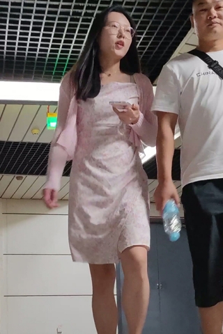 XM168白色印花连衣裙少妇做地铁，白色内内