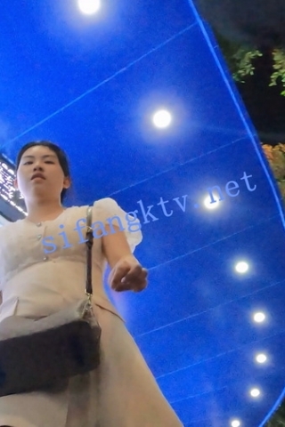 kc549（空城原创）逛夜市的白裙少妇，微透白N夹翅膀