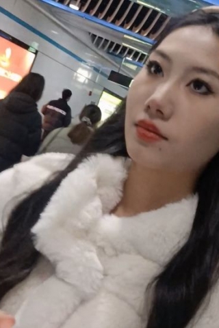 mt018【独家原创】美女白短裙下的匀称白棉袜长腿