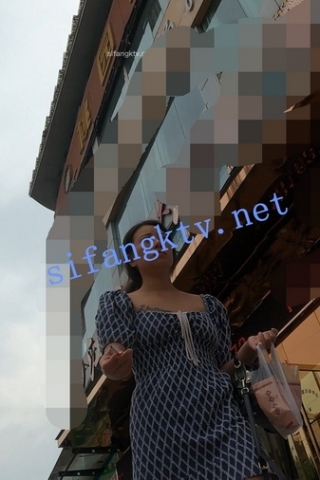 kc402（空城原创）赶着上班表情很拽的抽烟小姐姐，问路CD灰N