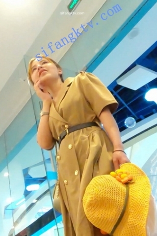 kc249（空城原创）带孩子逛商场的连衣裙少妇，透明白N诱惑