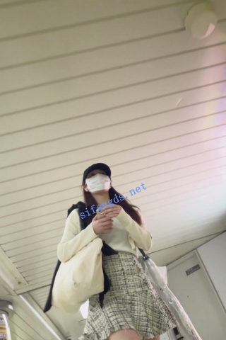 【日产精选】009地铁CD气质美女透明蕾丝内+可爱小姐姐