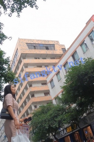 kc414（空城原创）逛街的粉裙妹子，穿着淡粉NN