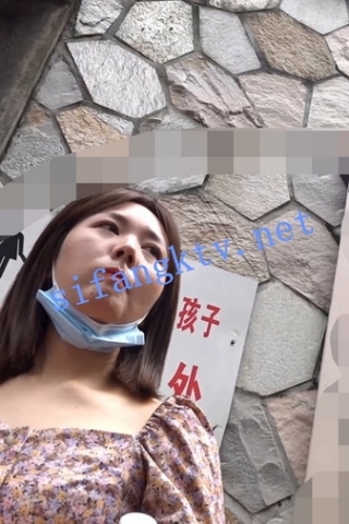 kc433（空城原创）花裙美艳少妇逛公园，淡紫NN包裹肉臀夹翅膀