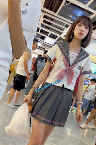 trump1390【KFC】JK水手服学生妹和闺蜜买小吃·白色窄内前后CD够青涩