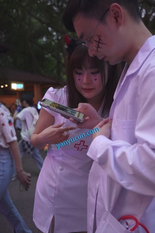 (BC-AA-656)护士服吊带白丝美女..趁乱开闪CD..白内正面露黑色