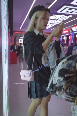 (BC-AA-381)制服jk金发小姐姐..和同伴逛街拍照被抄底粉内