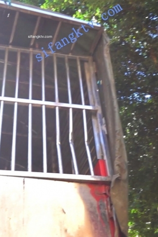 kc161（空城原创）菜市CD红裙sao妇，丁N前面还是透明的