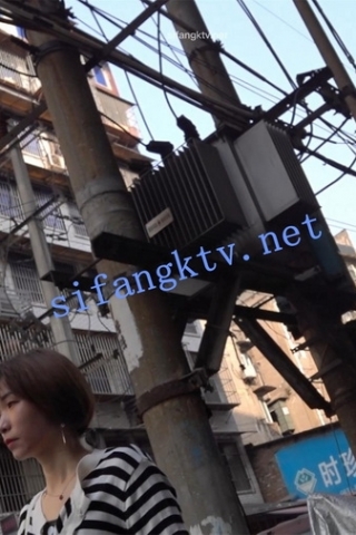 kc482（空城原创）早上赶着上班的黑裙短发少妇，薄丝淡紫N