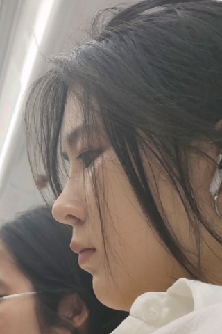 高颜值靓女的超短裤长靴衬托出雪白嫩肉美腿sqwy25412