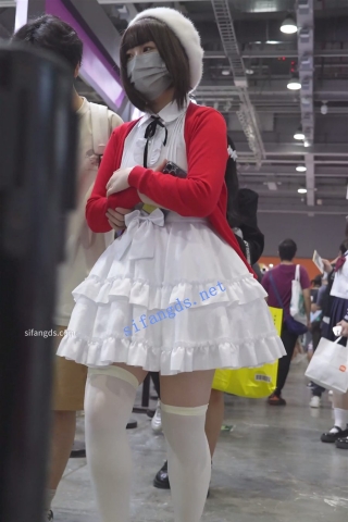 【xxn-313】路人女主cos小姐姐..护栏反光照亮蕾丝边内裤