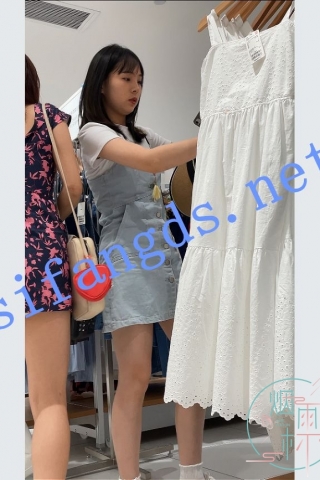 ⭐【KKCD㊙️】3259-3260-可爱小姐姐透过裙裤CD黑骚丁内内