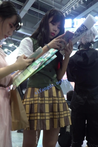 【xxn-136】制服jk裙底藏着性感吊带腿环..灯光照亮大肉臀