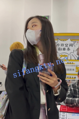 trump666⭐⭐⭐极品JK制服学生妹和闺蜜逛街。肉丝白色窄n