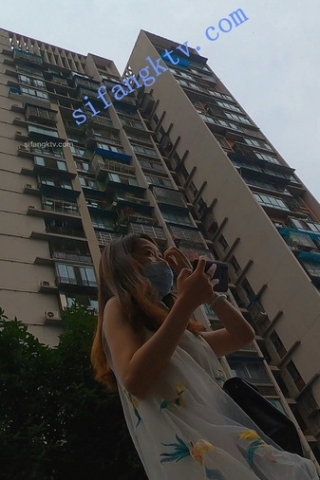 kc386（空城原创）丝袜CD两部，花裙少妇和逛商场的白裙小姐姐