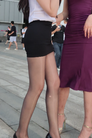 4k街拍极品车模研熙黑丝高跟