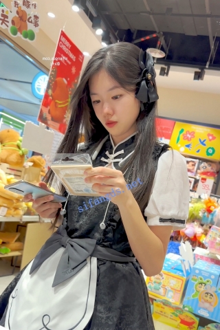 trump1259【KFC】两部可爱萌妹合集·透明灰丝袜半透内·过膝白丝粉内