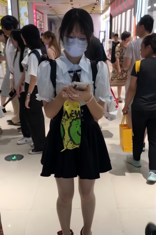 TK297-百褶裙眼镜妹子肉丝开闪