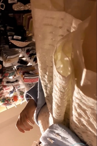 kc501（空城原创）手机CD逛商场的白裙薄丝妹子，黑N夹翅膀