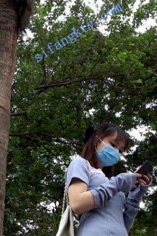 kc276（空城原创）陪男友逛动物园的可爱蓝裙妹子，穿着粉N